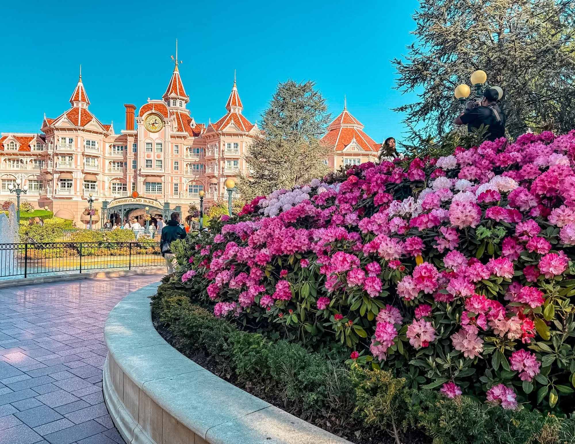 Disneyland Paris Guide (2).png